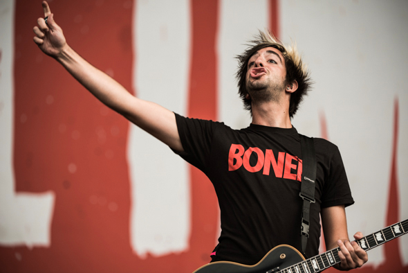 For this image, sensitive peripheral AF point was used to line up against the subject’s eyes. This finds the subject quickly and would allow you to capture the image without recomposing the shot.