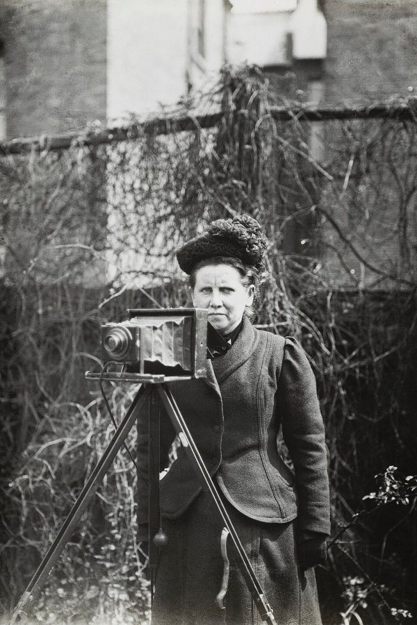  Self-portrait of Christina Broom, 1910.<